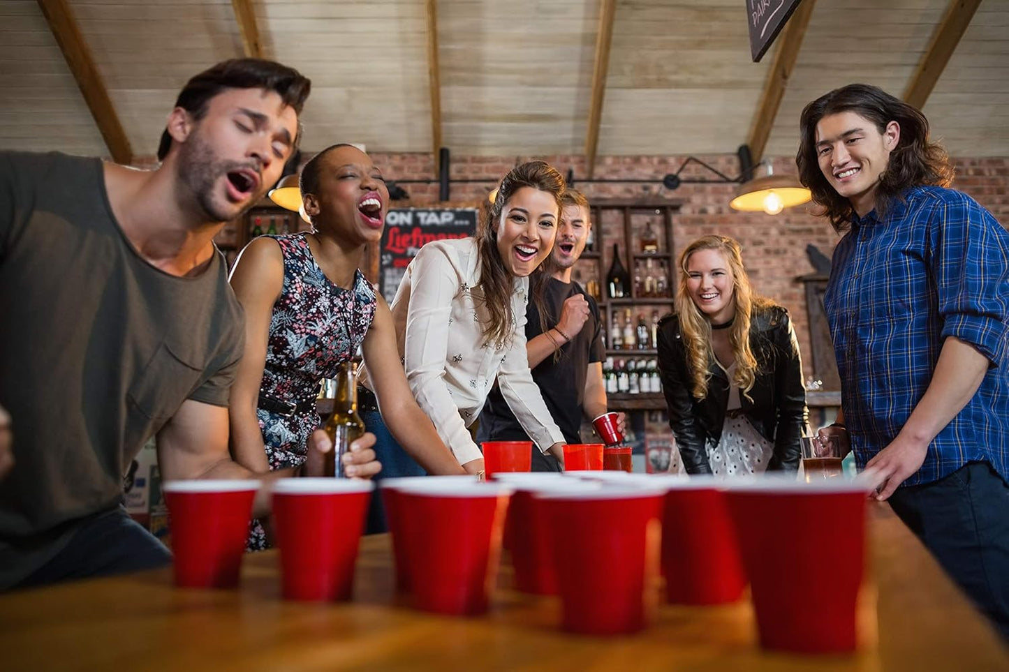 Lucky Humans® Beer Pong Becher Set | 50 Premium Red & Blue Cups (25 rot + 25 blau) | XXL 530 ml | Ideal für Festival, Pool-Party & Bierpong-Tisch | Wiederverwendbare Partybecher | Spülmaschinenfest